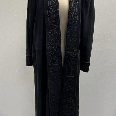 Sale Photo Thumbnail #281: Beautiful embroidery surrounds the collar and the front closure, black suede in very nice condition.  Size Large
(probably 12-14)