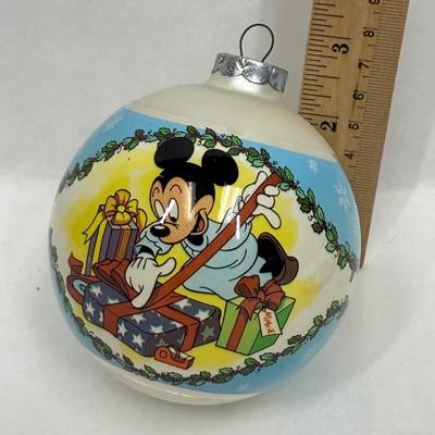 Sale Photo Thumbnail #388: In very good condition. Mickey Mouse image on one side, text on the other.