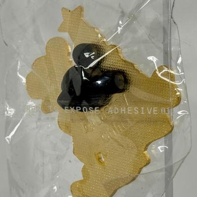 Sale Photo Thumbnail #401: Cast member limited edition pin.  From the collection of a former Disneyland Tour Guide.  New in bag.
