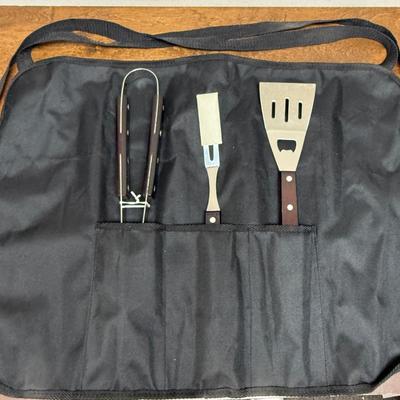 Barbecue BBQ Black. Apron with pockets for included tools Tongs Fork Spatula