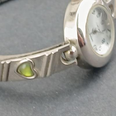 Watch it stretch band women's watch with two brooch pins - Silver toned brooch and bow brooch
