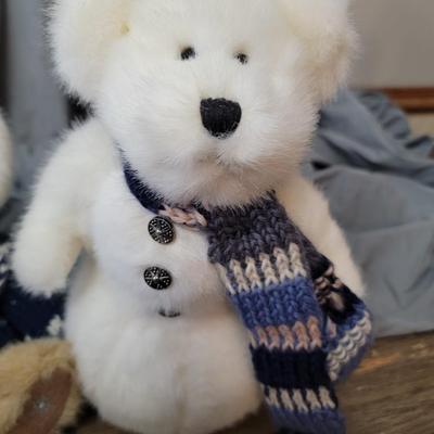 Sale Photo Thumbnail #521: 4 Boyds Winter Bears
