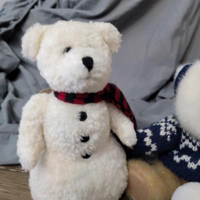 Sale Photo Thumbnail #519: 4 Boyds Winter Bears