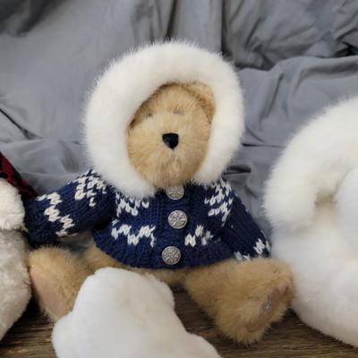 Sale Photo Thumbnail #520: 4 Boyds Winter Bears