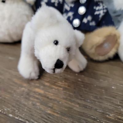 Sale Photo Thumbnail #522: 4 Boyds Winter Bears