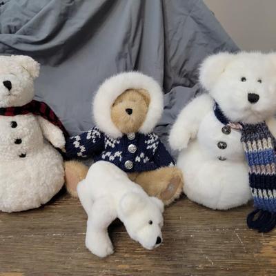 Sale Photo Thumbnail #518: 4 Boyds Winter Bears