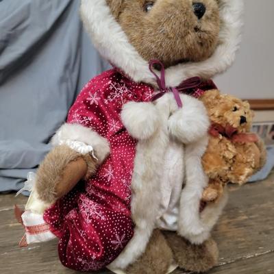 Sale Photo Thumbnail #528: Boyds Holiday Bear
