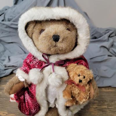 Sale Photo Thumbnail #527: Boyds Holiday Bear