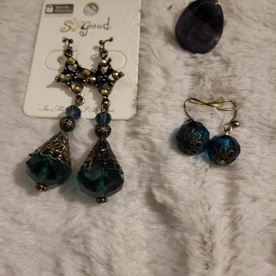 Beautiful glass bead, necklace, So Good earrings, Adjustable ring.