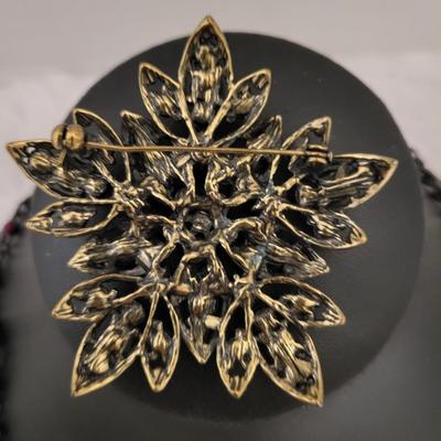 Vintage brooch and necklace