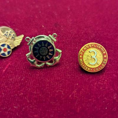 Sale Photo Thumbnail #2620: Vintage Lapel Pins #6