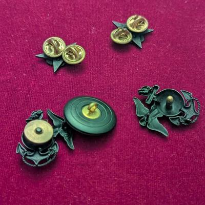 Sale Photo Thumbnail #2629: USMC Officer Hat Device - Officer's Eagle Crest Star Pins - 13 Star Eagle Anchor #8