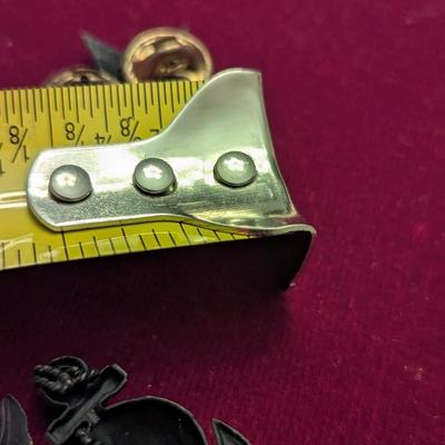 Sale Photo Thumbnail #2631: USMC Officer Hat Device - Officer's Eagle Crest Star Pins - 13 Star Eagle Anchor #8
