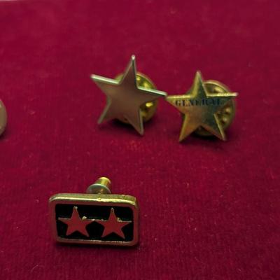 Sale Photo Thumbnail #2679: Vintage USMC Hat/Collar Pins #19