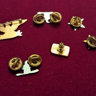 Sale Photo Thumbnail #2681: Vintage USMC Hat/Collar Pins #19