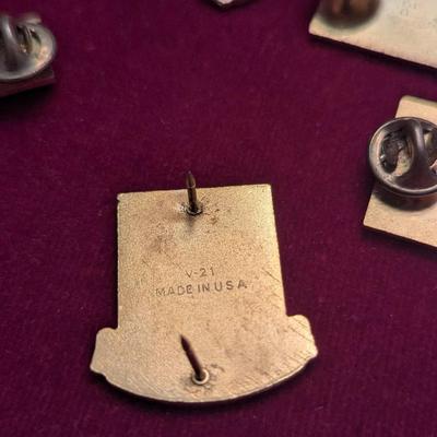 Sale Photo Thumbnail #2722: Military Signal Corps Flag Pins - Army 86th Field Artillery Regiment Unit Insignia's #25