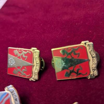Sale Photo Thumbnail #2720: Military Signal Corps Flag Pins - Army 86th Field Artillery Regiment Unit Insignia's #25