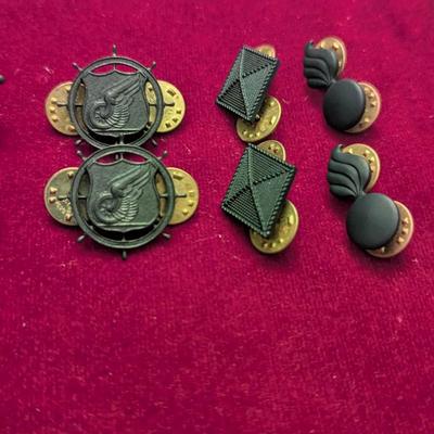 Sale Photo Thumbnail #2740: Army Corps Engineer's Castle Set - Army Staff Specialist Pins - Transportation & Finance #28