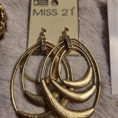 Earring lot 11 count with bracelet