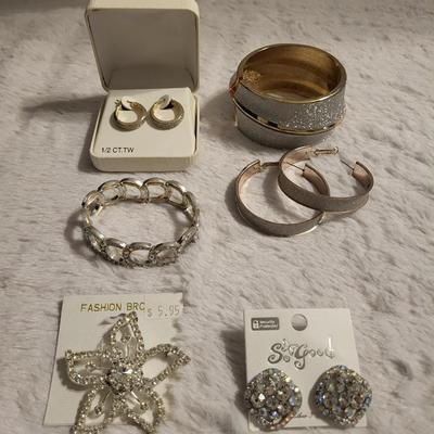 Rhinestone and silver tone jewelry
