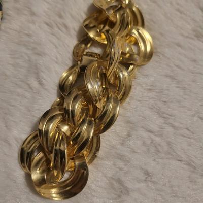 Bracelet Lot, 1 necklace, gold tone
