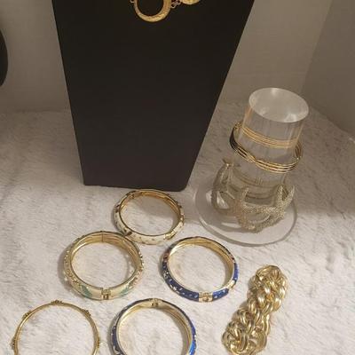 Bracelet Lot, 1 necklace, gold tone