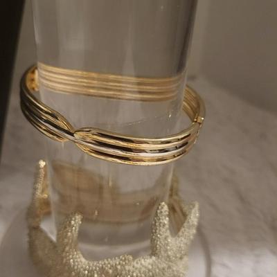 Bracelet Lot, 1 necklace, gold tone