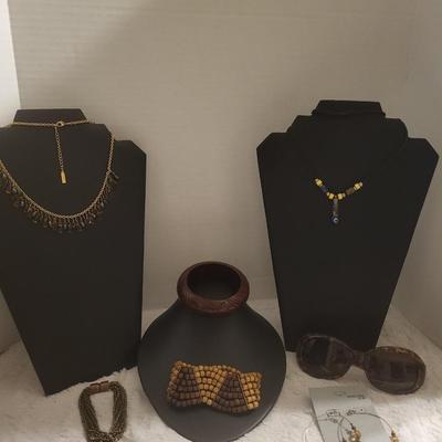 Rustic jewelry lot, Napier necklace