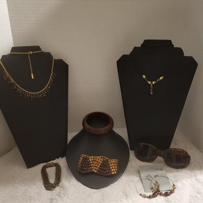 Rustic jewelry lot, Napier necklace