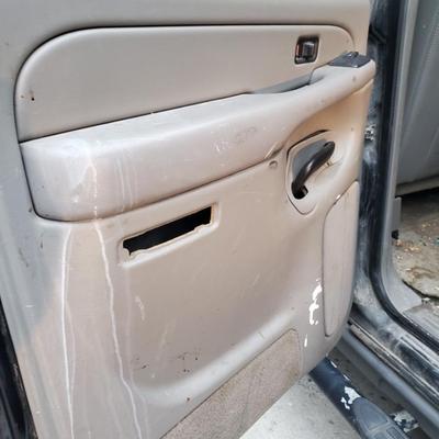 Sale Photo Thumbnail #6: 2004 chevy suburban z71. Mechanic special. Runs. Drives. does not stop. Will need to be trailered from the 25th st s and main ave area of Fargo.  
Sold as is.  Break Line broke and was unable to fix due to hand surgery.  Boxes in the back are the break li