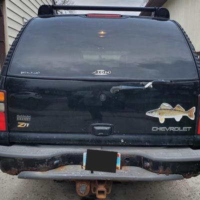 Sale Photo Thumbnail #5: 2004 chevy suburban z71. Mechanic special. Runs. Drives. does not stop. Will need to be trailered from the 25th st s and main ave area of Fargo.  
Sold as is.  Break Line broke and was unable to fix due to hand surgery.  Boxes in the back are the break li