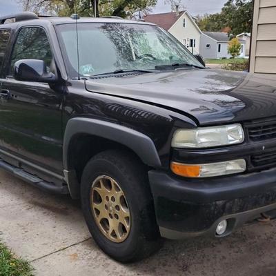 Sale Photo Thumbnail #2: 2004 chevy suburban z71. Mechanic special. Runs. Drives. does not stop. Will need to be trailered from the 25th st s and main ave area of Fargo.  
Sold as is.  Break Line broke and was unable to fix due to hand surgery.  Boxes in the back are the break li
