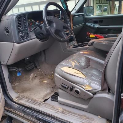 Sale Photo Thumbnail #9: 2004 chevy suburban z71. Mechanic special. Runs. Drives. does not stop. Will need to be trailered from the 25th st s and main ave area of Fargo.  
Sold as is.  Break Line broke and was unable to fix due to hand surgery.  Boxes in the back are the break li