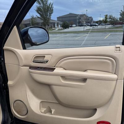 Sale Photo Thumbnail #65: 270k actual miles. Vehicle was used as a vehicle to and from work. It was used to haul some small trailers and a boat occasionally. Has auto start with 3 keys and 2 remotes. 1 key will need to be programmed. 
Repairs made in 2025-
New battery
New Starter
