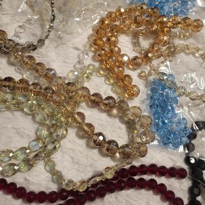Beautiful bead various colors And sizes glass and such