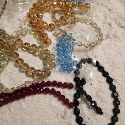 Beautiful bead various colors And sizes glass and such