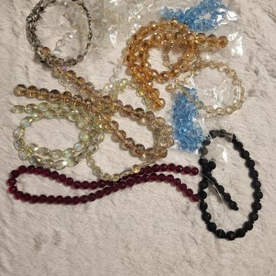 Beautiful bead various colors And sizes glass and such