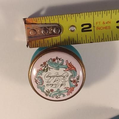 Sale Photo Thumbnail #257: Bilston & Battersea Enameled Box 'A Token of Friendship'- With Original Box