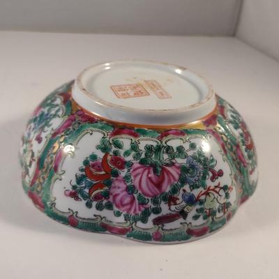 Sale Photo Thumbnail #262: Antique 'Rose Medallion' Chinese Porcelain Bowl- Approx 6 3/8" in Diameter.  Stamp on bottom- please see all pictures.