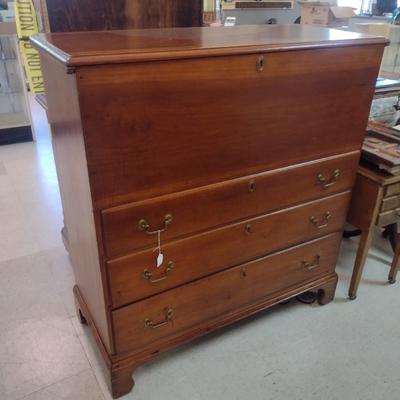 Sale Photo Thumbnail #2285: Early American Design Three Drawer Mule Chest