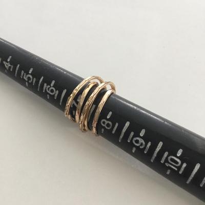 Unmarked gold tone fashion ring