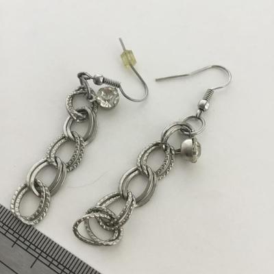 Silver tone dangle fashion earrings