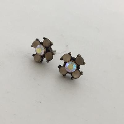 Flower stud fashion earrings