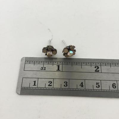 Flower stud fashion earrings