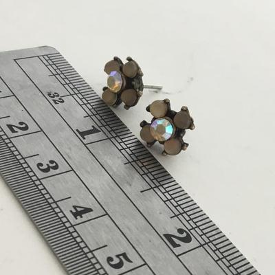 Flower stud fashion earrings