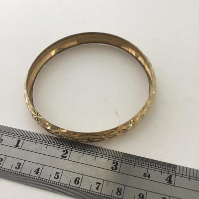 Gold tone fashion bracelet