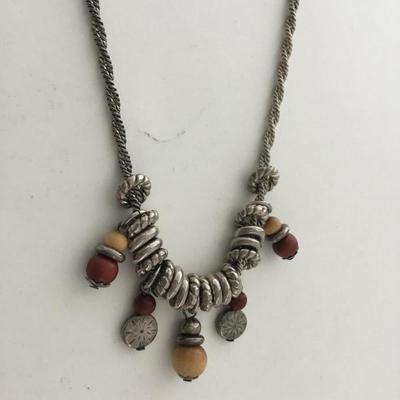 Silver tone beautiful fashion necklace