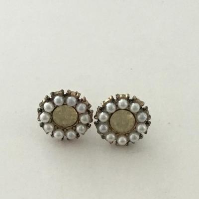 Stud flower earrings