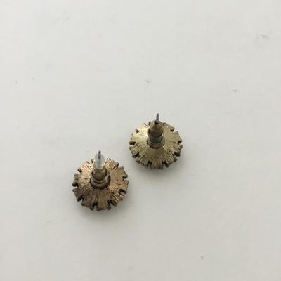 Stud flower earrings