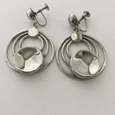 Silver tone vintage screw on fashion earrings